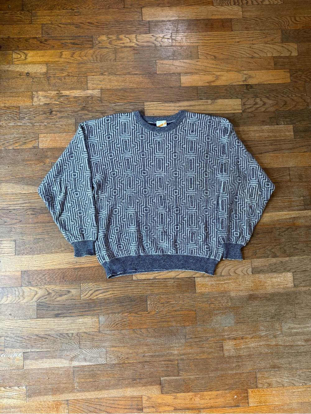 Men's Crewneck Sweater with Geometric Motif - Gray/Black